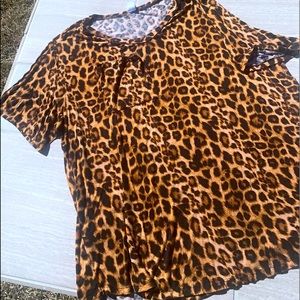Leopard print pocket tee